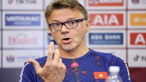 HLV Troussier trả lời PV Reuters : 'Muốn có mặt ở World Cup, trước tiên phải có niềm tin và mơ ước'