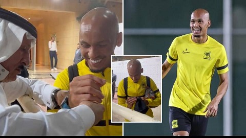 Fabinho sửng sốt vì được fan tặng đồng hồ 1 tỷ đồng