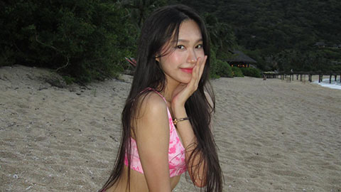 Bạn gái Văn Hậu diện bikini, tạo dáng sexy khoe đường cong nóng bỏng