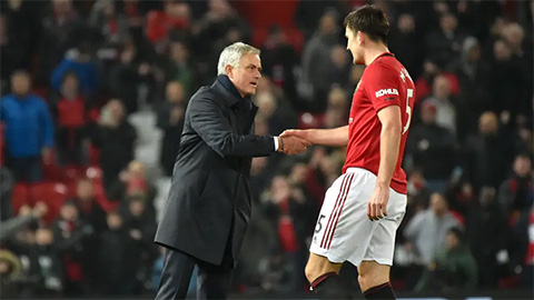 Maguire được MU chào mời sang cho Mourinho