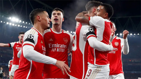 Arsenal đi vào lịch sử Champions League