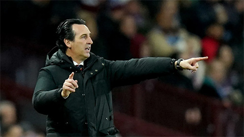 Emery từ chối bắt tay thành viên của Arsenal