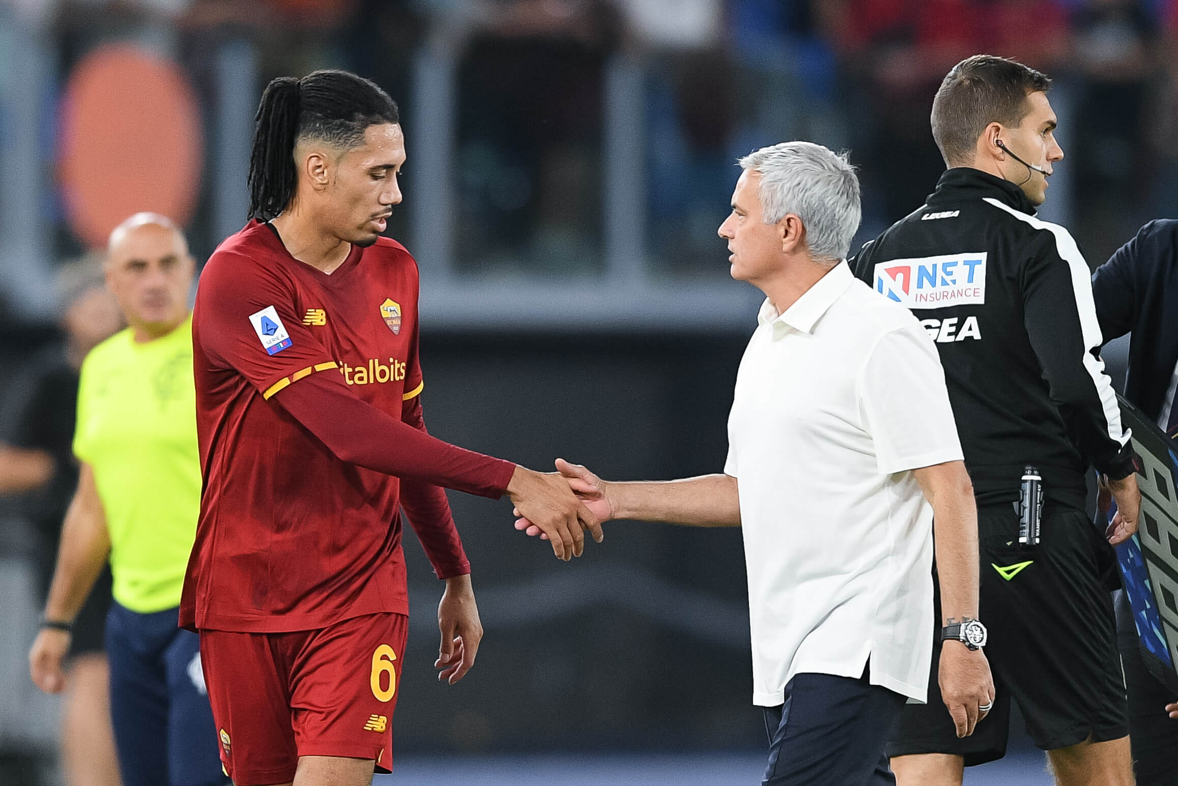 Bóng Jose Mourinho vừa khuất, Smalling lên tiếng mỉa mai