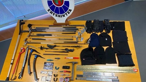 Cảnh sát thu giữ nhiều vũ khí trước trận đấu giữa Sociedad vs PSG 