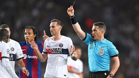3 quyết định gây tranh cãi của trọng tài ở trận Barca vs PSG