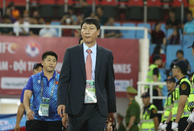 HLV Kim Sang Sik & thứ bóng đá đậm tính Hàn Quốc