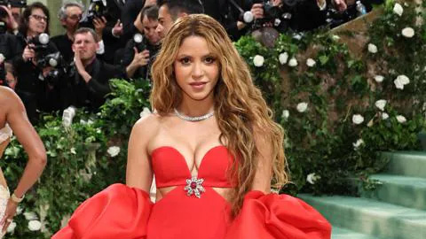 Pique và Shakira liên tiếp vướng vào scandal lộ clip sex