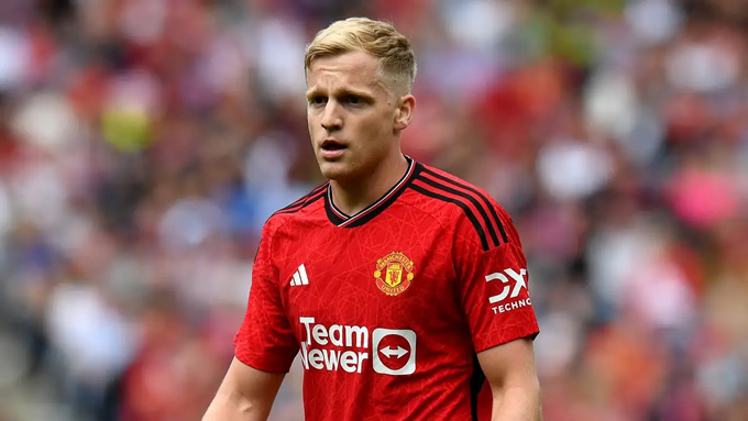 Sự thật đằng sau việc MU bán Van de Beek giá nửa triệu euro