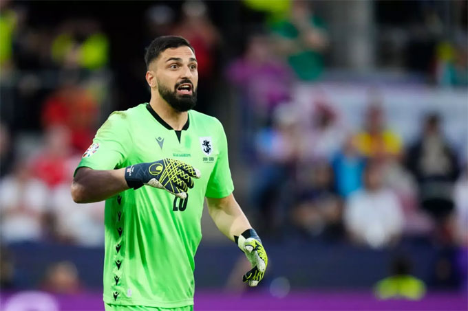 Liverpool chi 26 triệu bảng cho người thay Alisson