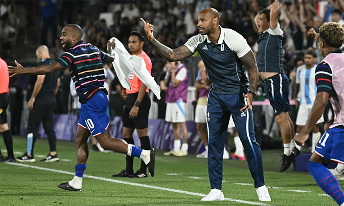 Quên Zidane đi, Henry mới xứng đáng kế nhiệm Deschamps!