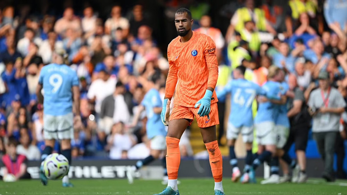 Robert Sanchez bị coi là 'Kepa tái sinh'