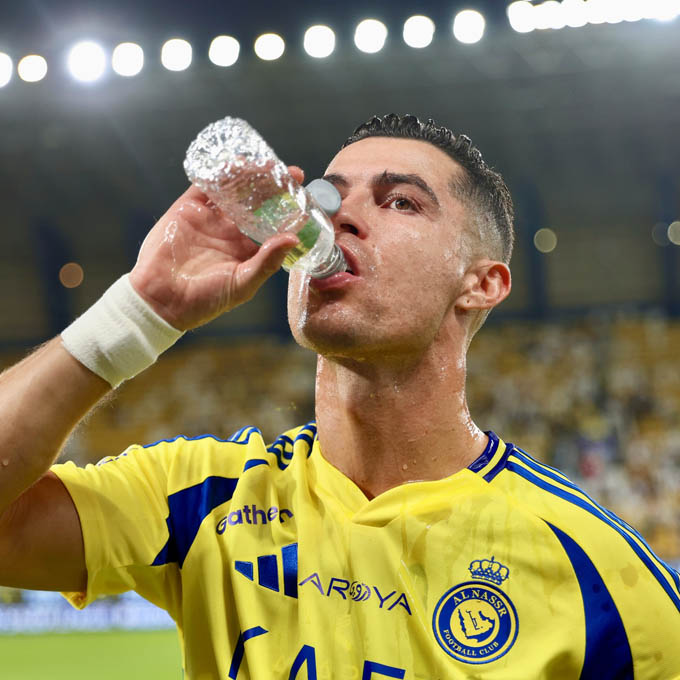 Ronaldo gửi thông điệp 5 từ sau chiến thắng của Al Nassr