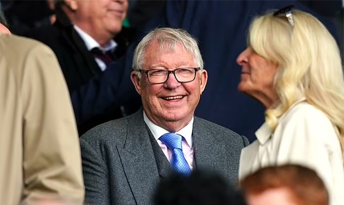 Sir Alex bỏ xem MU về Scotland dự khán trận đấu của Aberdeen