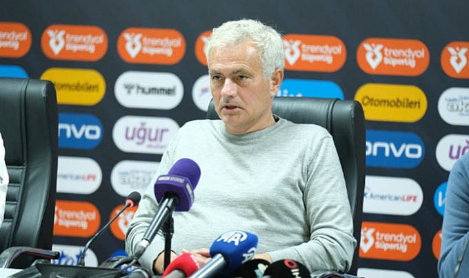 Mourinho chuẩn bị không tốt trước màn đại chiến với MU