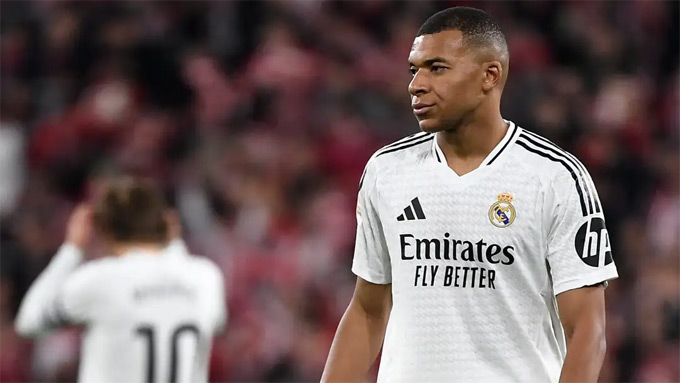 Ancelotti bóng gió để Mbappe dự bị