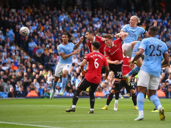 Man City vs MU: Trận derby của 'những kẻ cùng khổ'