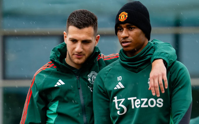 Rashford quay ngoắt thái độ với MU