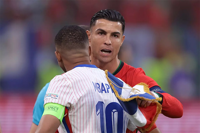 Ronaldo: ‘Nếu còn ở Real, tôi sẽ dạy Mbappe đá trung phong’