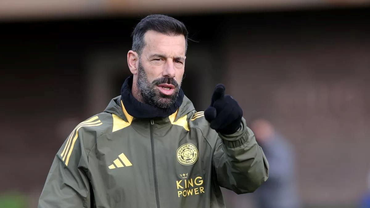 Van Nistelrooy nguy cơ bị sa thải trong tuần này