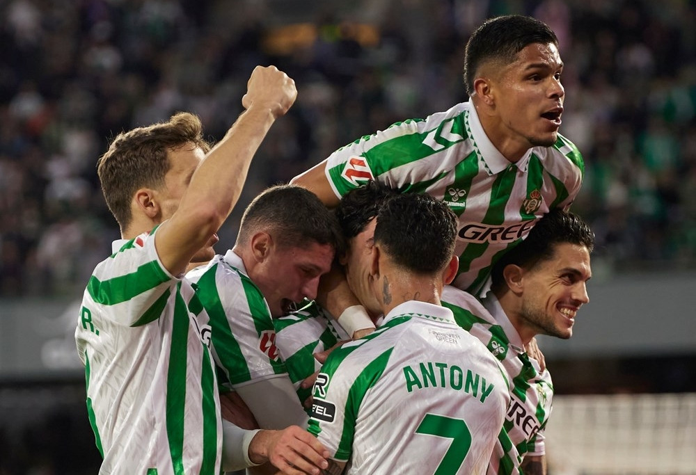 Ai ngờ có ngày Antony hay hơn cả Mbappe và Vinicius