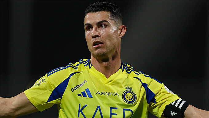 Ronaldo không dám đến Iran vì sợ bị đánh 99 roi
