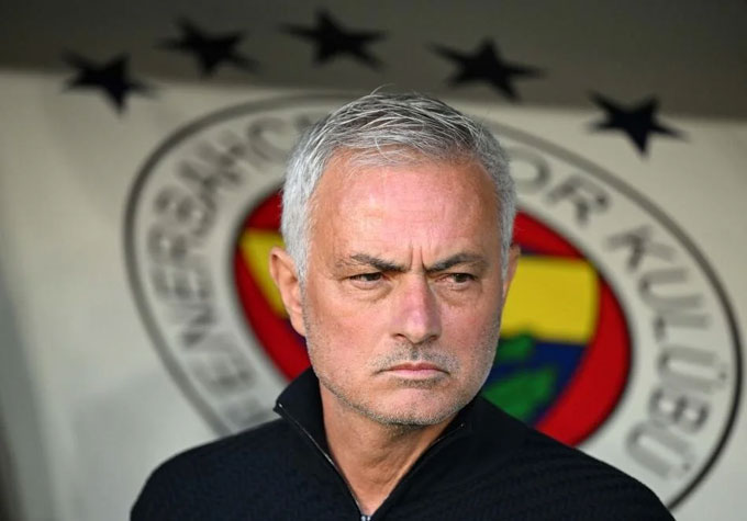 Chủ tịch Fenerbahce nói thẳng về tương lai của Mourinho