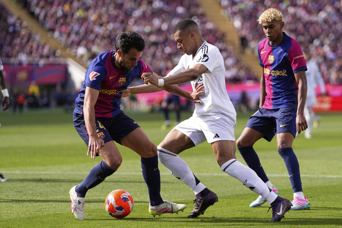 Kylian Mbappe là gì đâu so với Lamine Yamal!