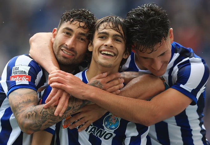 Thần đồng ‘trăm năm có một’ của Porto được cả châu Âu săn lùng