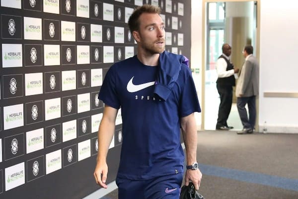 CĐV TOTTENHAM ĐỐT ÁO KHI BIẾT ERIKSEN GIA NHẬP M.U