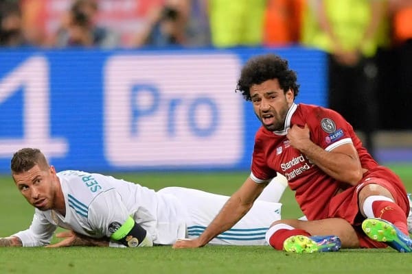 TIỀN BỐI KHÔNG HÀI LÒNG KHI SALAH DÙNG 'VÕ MỒM' VỚI REAL MADRID