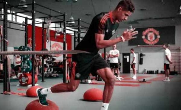 VARANE KIỂM TRA Y TẾ, CHUẨN BỊ RA MẮT M.U