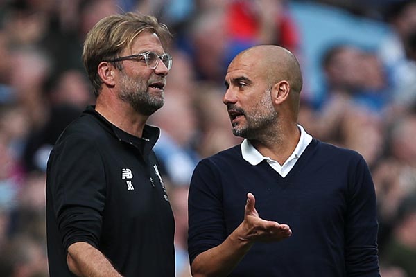 BỊ KLOPP CHỈ TRÍCH MUA SẮM THẢ PHANH, HLV GUARDIOLA BỨC XÚC: 'THÍCH THÌ ĐƯA RA TOÀ'