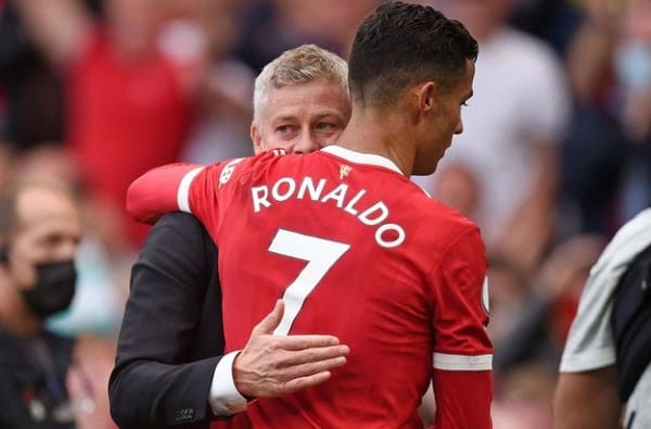 RONALDO NÓI GÌ SAU KHI SOLSKJAER BỊ SA THẢI?