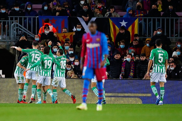 THẤT BẠI TRƯỚC BETIS, BARCELONA LÙI SÂU TRÊN BXH LA LIGA