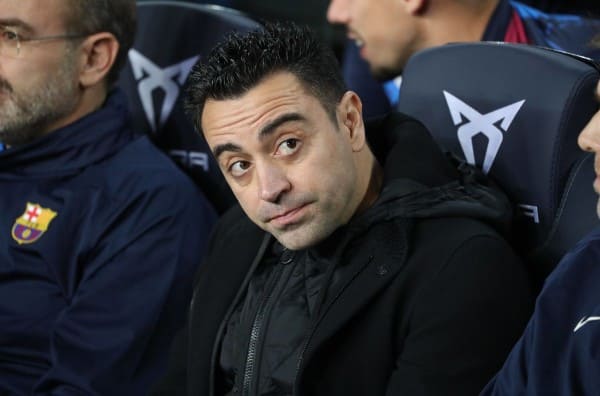 HLV XAVI ĐÓN NHIỀU TRỤ CỘT BARCA TRỞ LẠI