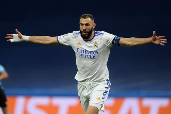 BENZEMA NHẬN DANH HIỆU CẦU THỦ PHÁP XUẤT SẮC NHẤT NĂM 2021