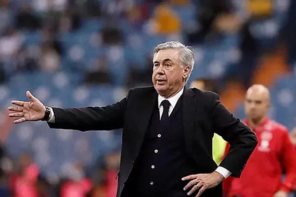 UEFA YÊU CẦU CARLO ANCELOTTI THI LẠI BẰNG HLV