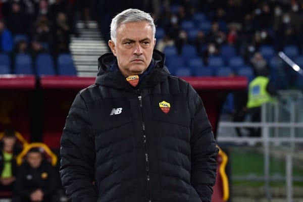 MOURINHO LẠI NỔI ĐIÊN VỚI THÁI ĐỘ THI ĐẤU CỦA HỌC TRÒ